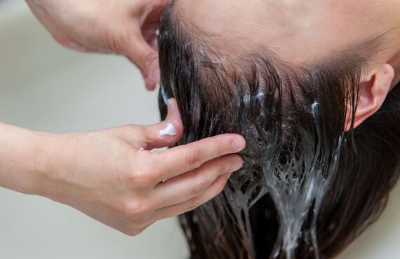 複数のトリートメントで髪質に沿うダメージケア | 箕面のおすすめ美容室ならesora hair&relax